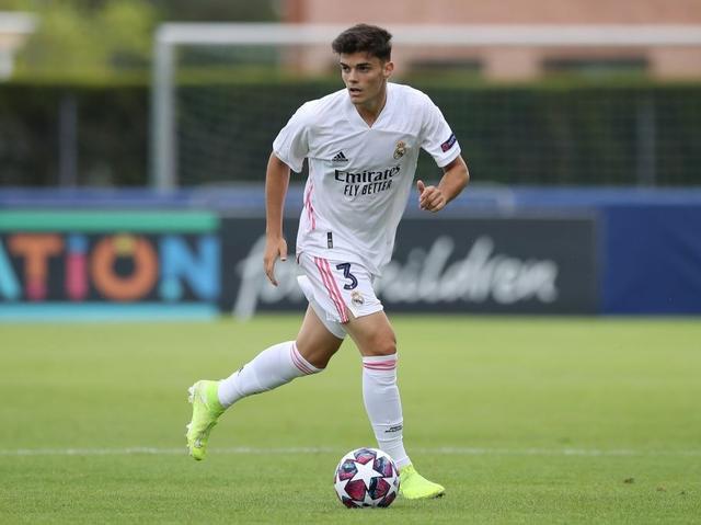 开云APP-皇家马德里内部会议纪要流出：今晨队长鼓劲，荷甲使命明确，数据趋势出现新变化(皇家马德里贴吧)